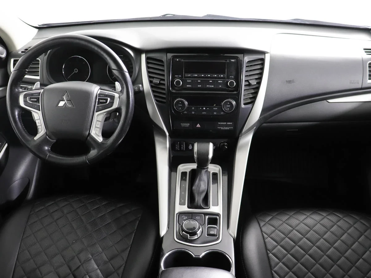 Mitsubishi Pajero Sport, Серебряный, 2017, Автоматическая, 181 л.с., цена от 2 119 000 руб.