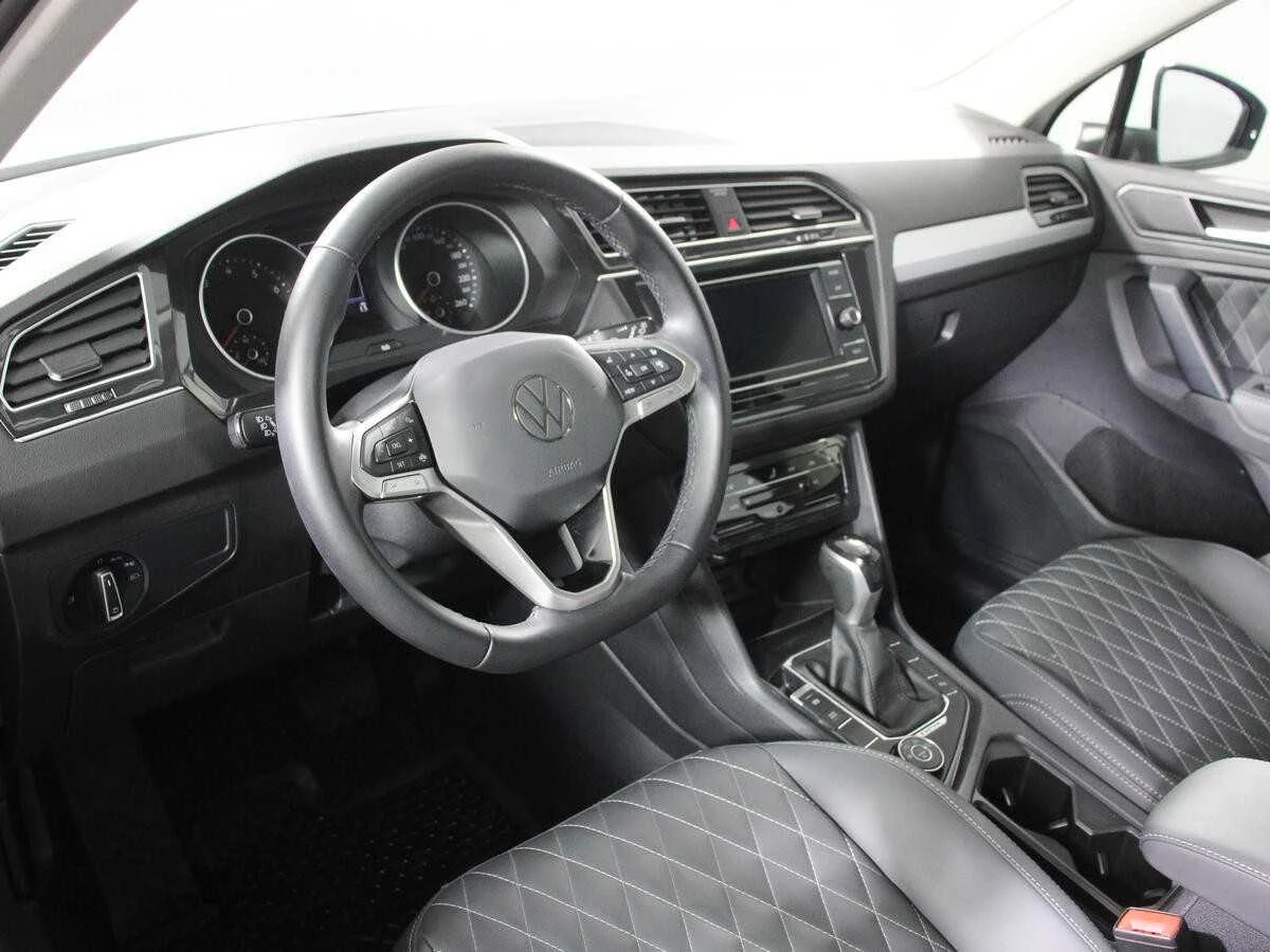 VOLKSWAGEN TIGUAN, Белый, 2022, Робот, 150 л.с., цена от 2 176 000 руб.