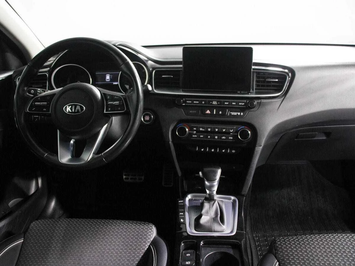 KIA CEED, Белый, 2018, Робот, 140 л.с., цена от 1 152 000 руб.