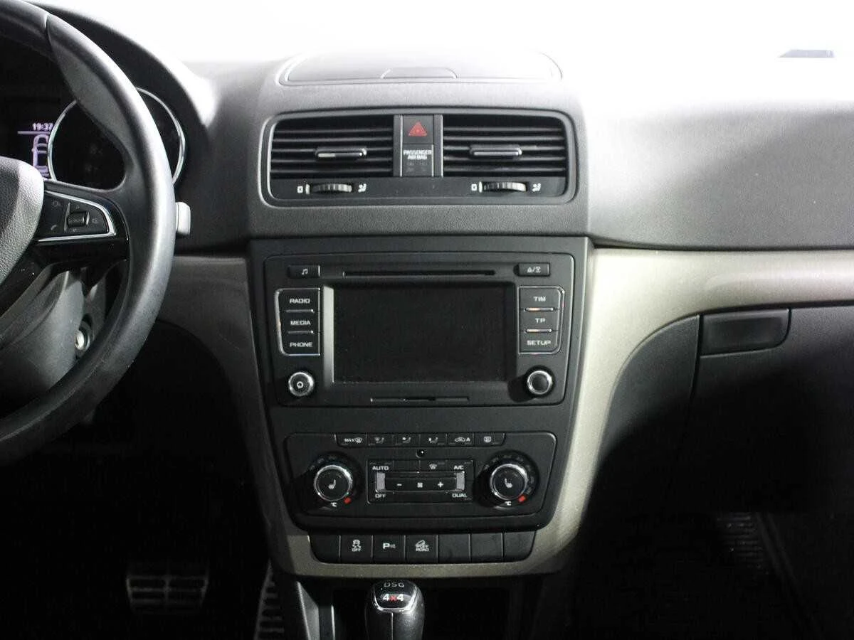 SKODA YETI, Белый, 2014, Робот, 152 л.с., цена от 899 200 руб.