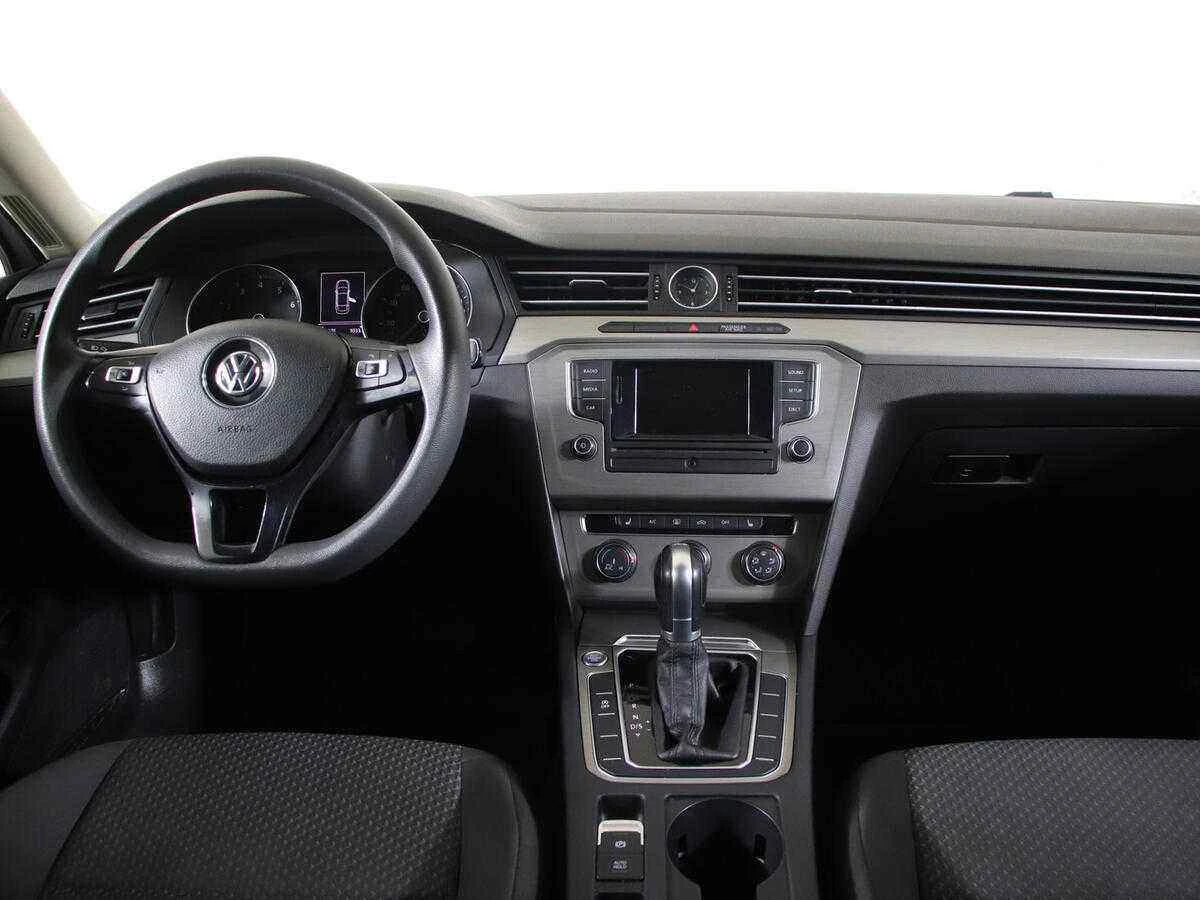 Volkswagen Passat, Белый, 2016, Робот, 180 л.с., цена от 1 060 000 руб.