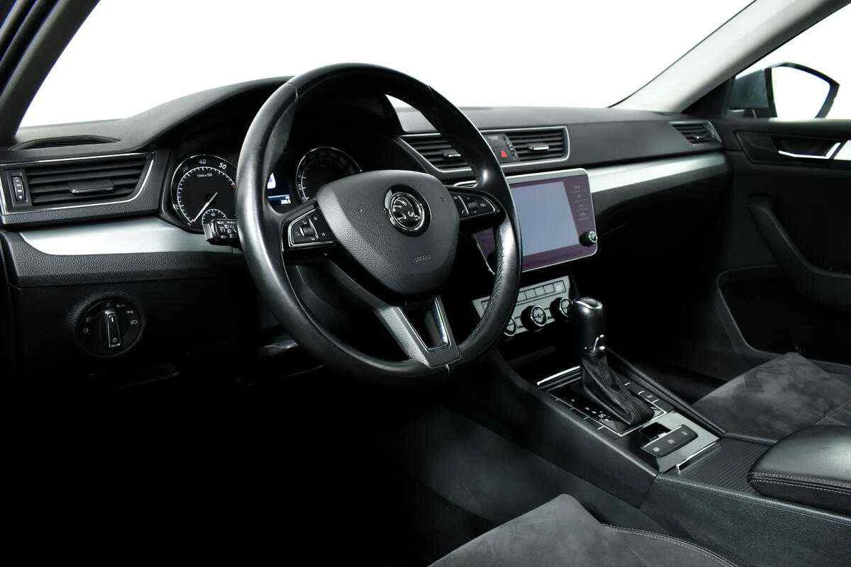 Skoda Superb, Серый, 2017, Робот, 180 л.с., цена от 1 370 000 руб.