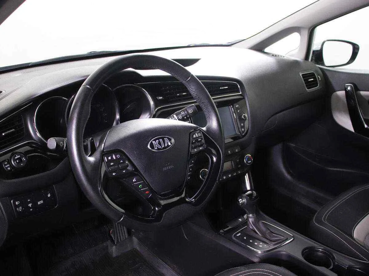 KIA Ceed, Белый, 2016, Робот, 135 л.с., цена от 755 000 руб.