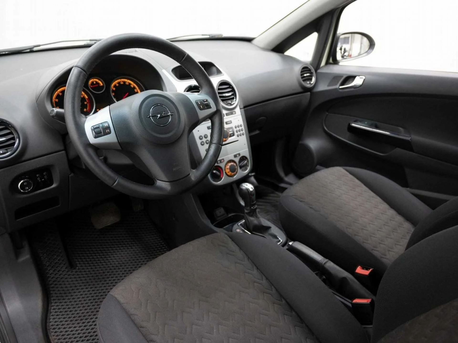 OPEL CORSA, Белый, 2013, Автоматическая, 100 л.с., цена от 496 000 руб.