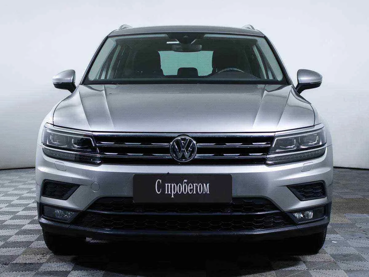 Volkswagen Tiguan, Серебряный, 2018, Робот, 150 л.с., цена от 1 453 000 руб.