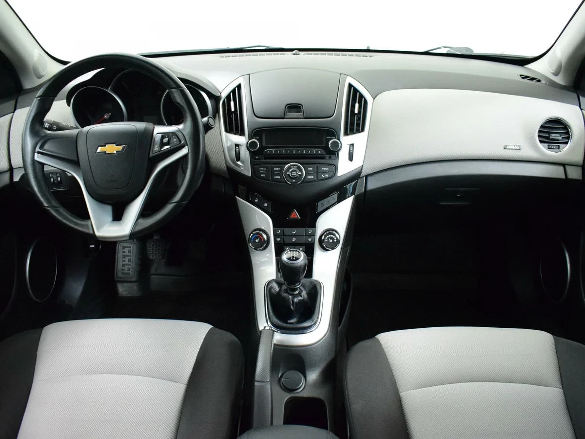 Chevrolet Cruze, Серый, 2014, Механическая, 109 л.с., цена от 455 100 руб.