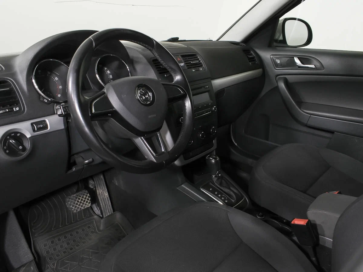 Skoda Yeti, Белый, 2014, Робот, 105 л.с., цена от 633 000 руб.