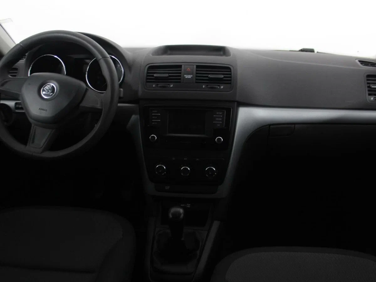Skoda Yeti, Белый, 2015, Механическая, 110 л.с., цена от 915 000 руб.