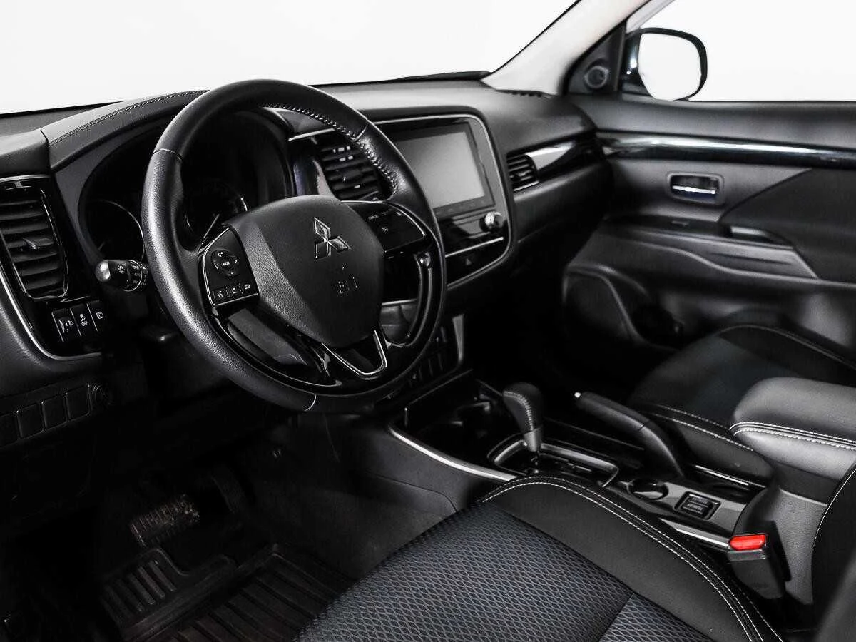 MITSUBISHI OUTLANDER, Серый, 2022, Вариатор, 146 л.с., цена от 1 578 400 руб.