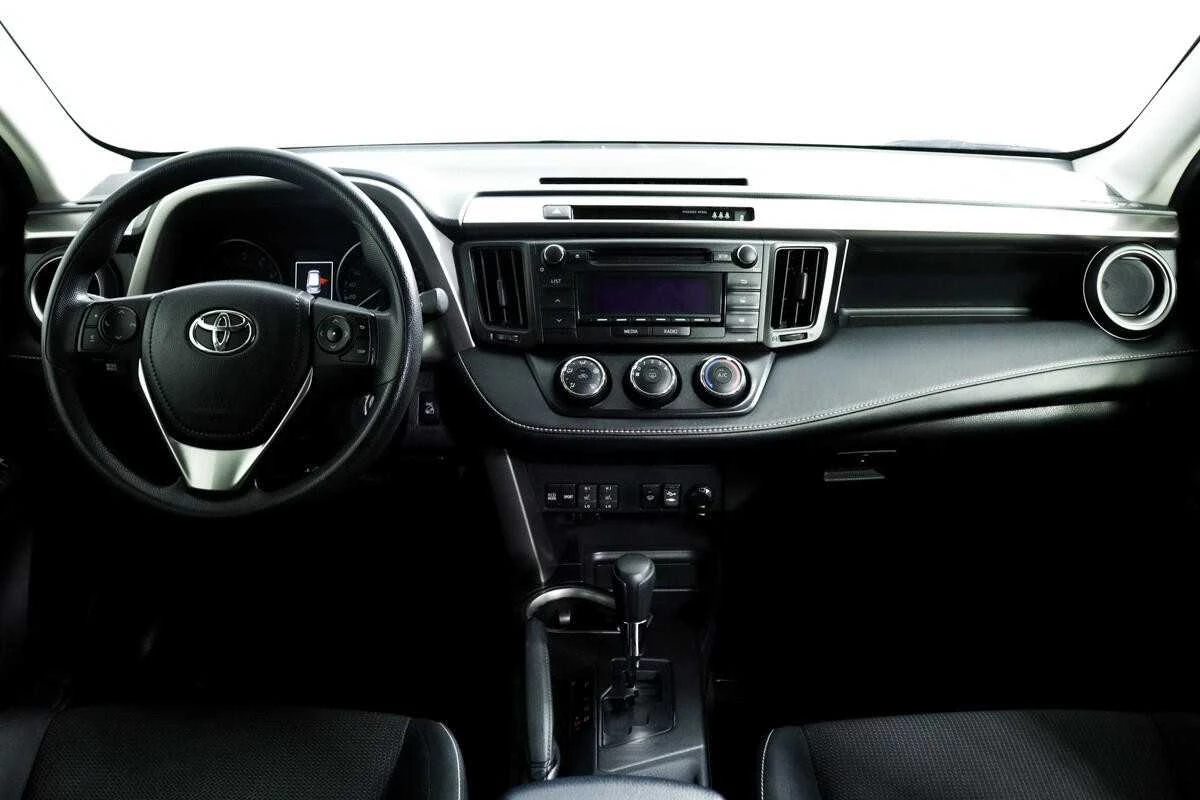 TOYOTA RAV4, Белый, 2015, Вариатор, 146 л.с., цена от 1 272 000 руб.