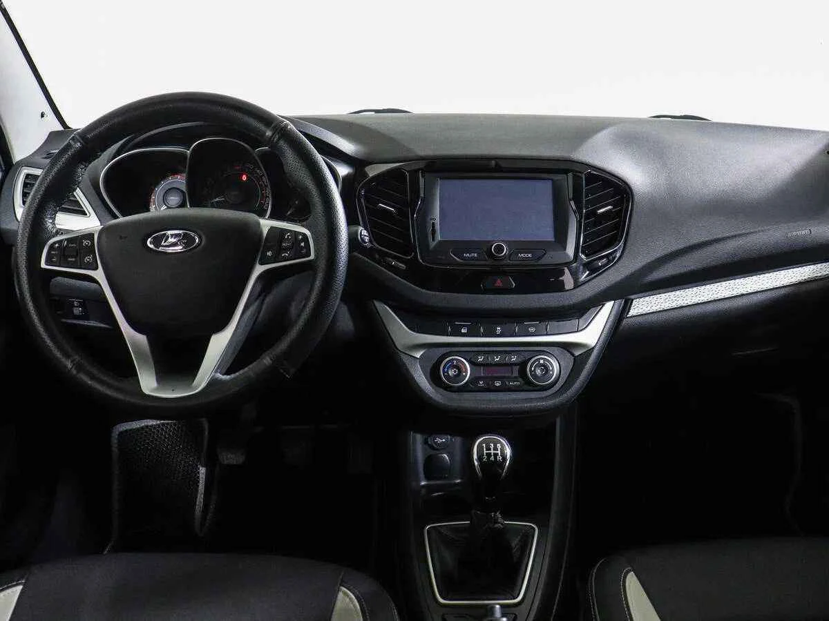LADA Vesta SW Cross, Черный, 2017, Механическая, 122 л.с., цена от 557 000 руб.