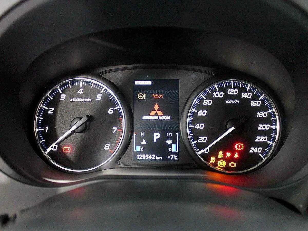 Mitsubishi Outlander, Серебряный, 2012, Вариатор, 167 л.с., цена от 747 000 руб.