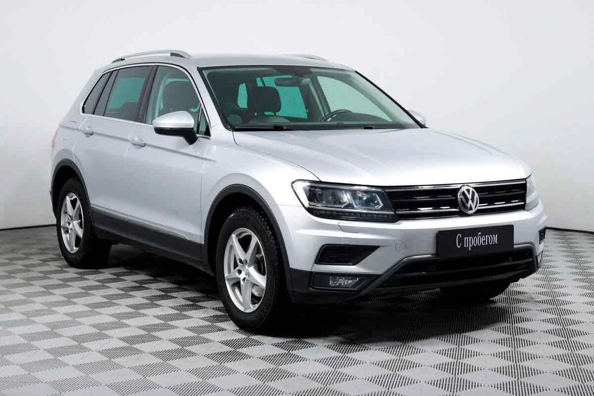 VOLKSWAGEN TIGUAN, Серебряный, 2018, Робот, 150 л.с., цена от 1 574 400 руб.