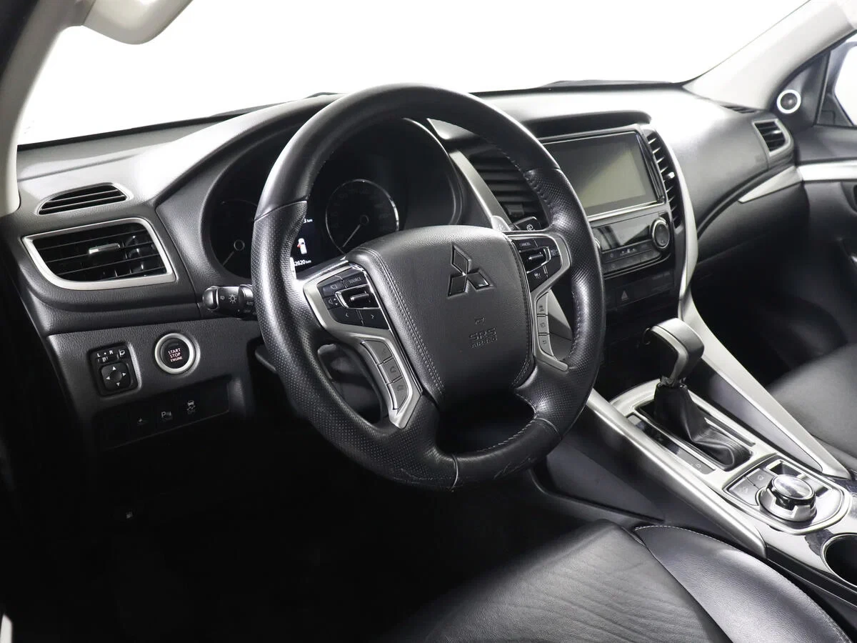 Mitsubishi Pajero Sport, Серебряный, 2018, Автоматическая, 181 л.с., цена от 2 471 500 руб.