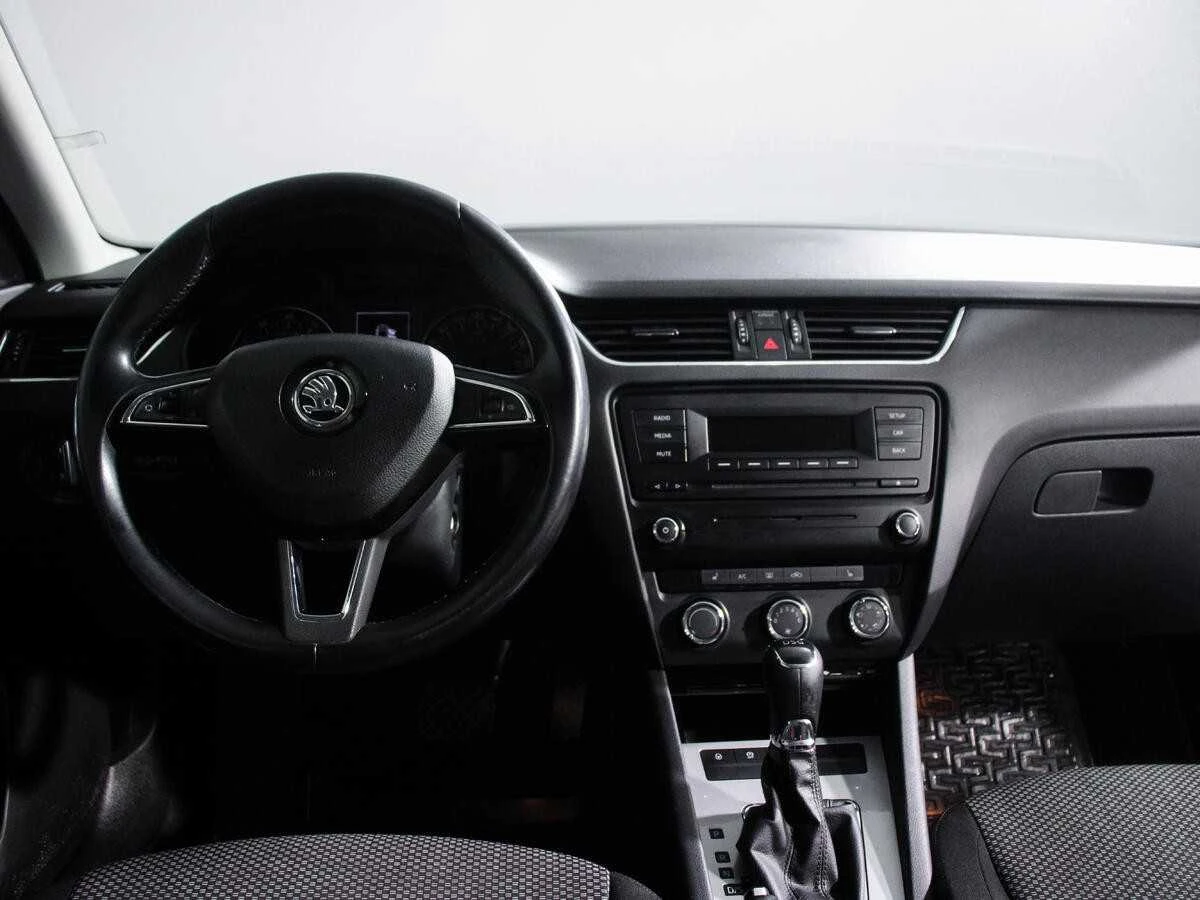 SKODA OCTAVIA, Серебряный, 2014, Робот, 105 л.с., цена от 832 000 руб.