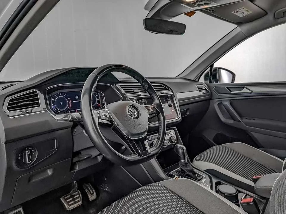 VOLKSWAGEN TIGUAN, Белый, 2019, Робот, 150 л.с., цена от 1 660 800 руб.