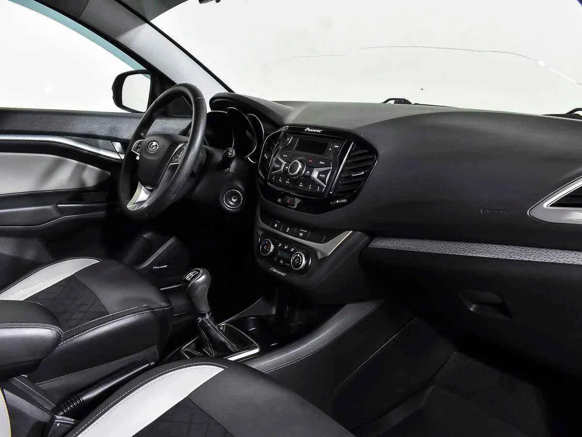 LADA Vesta SW Cross, Серебряный, 2019, Механическая, 106 л.с., цена от 701 000 руб.