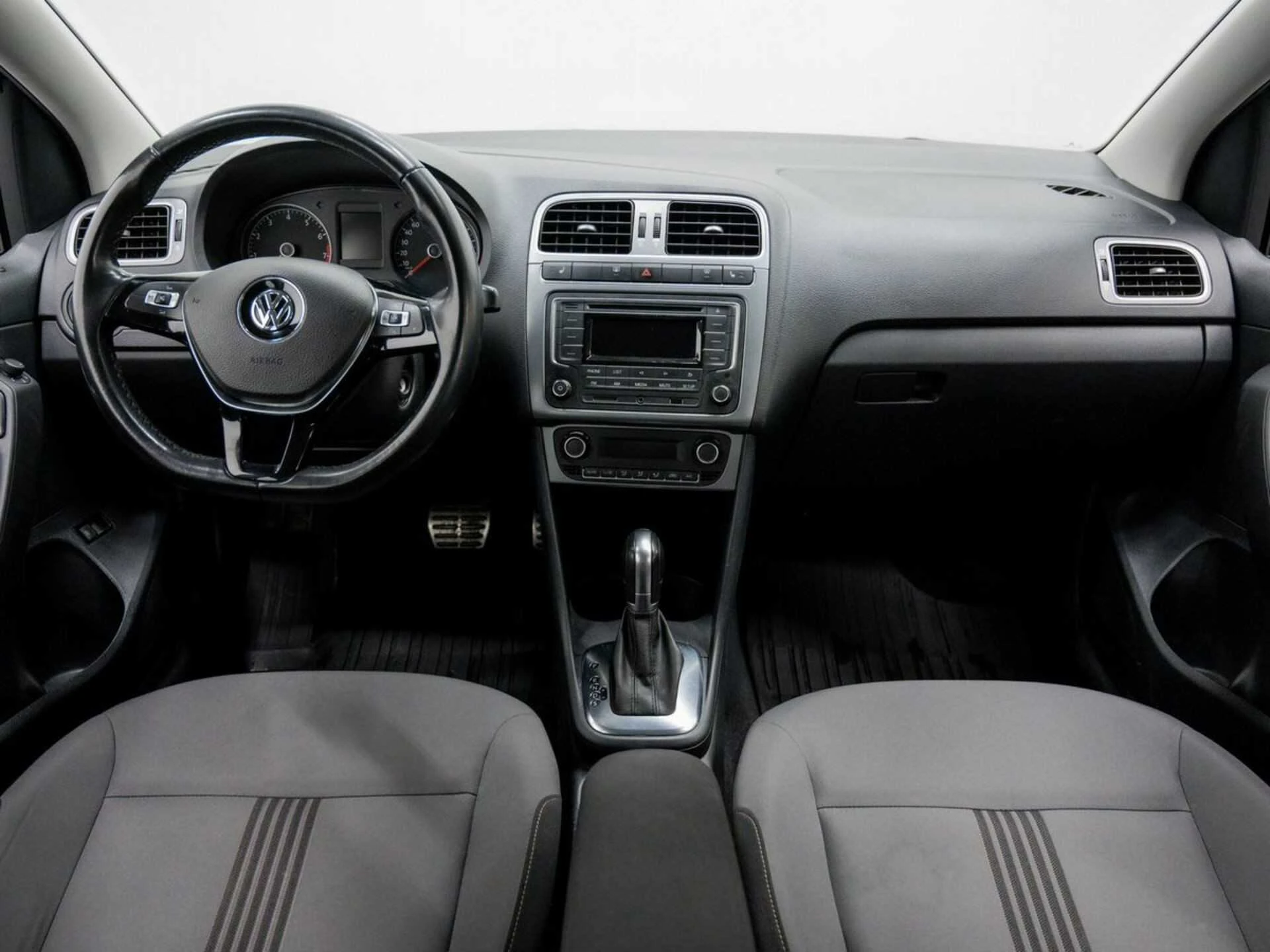 VOLKSWAGEN POLO, Черный, 2016, Автоматическая, 110 л.с., цена от 691 200 руб.