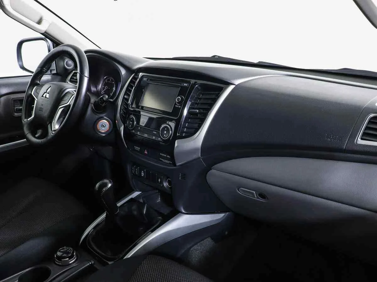 Mitsubishi L200, Серый, 2015, Автоматическая, 154 л.с., цена от 1 177 000 руб.
