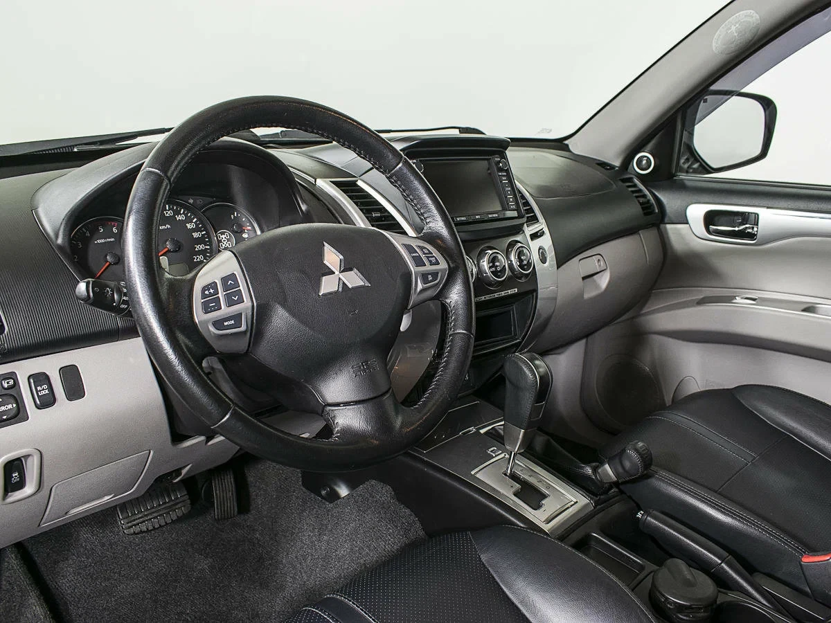 Mitsubishi Pajero Sport, Черный, 2013, Автоматическая, 178 л.с., цена от 1 289 000 руб.