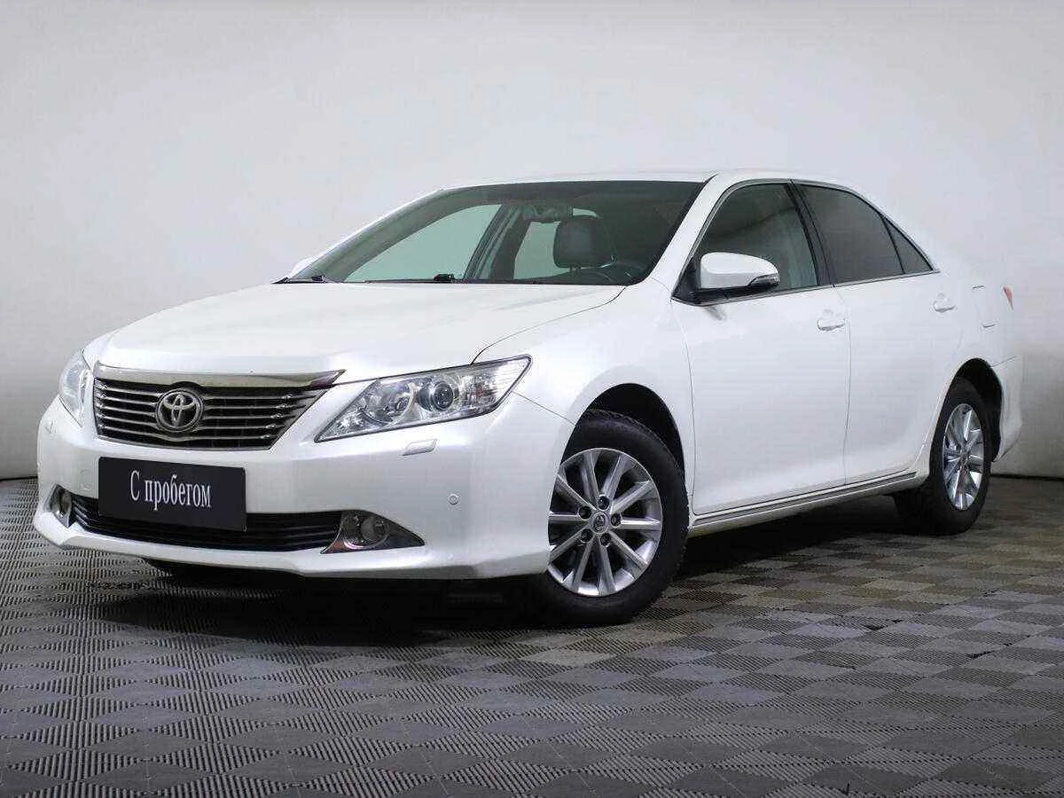 Toyota Camry, Белый, 2014, Автоматическая, 181 л.с., цена от 939 000 руб.
