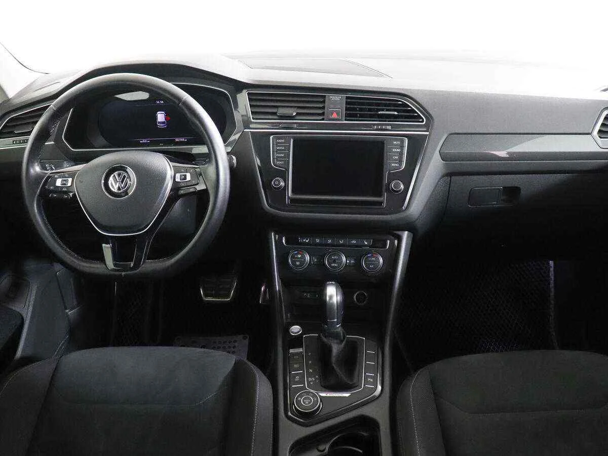 Volkswagen Tiguan, Белый, 2017, Робот, 180 л.с., цена от 1 405 000 руб.