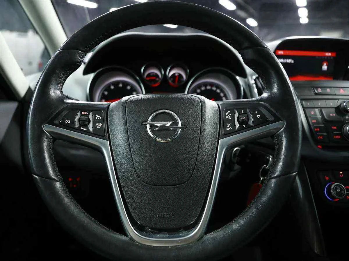 Opel Zafira, Белый, 2014, Автоматическая, 140 л.с., цена от 812 000 руб.