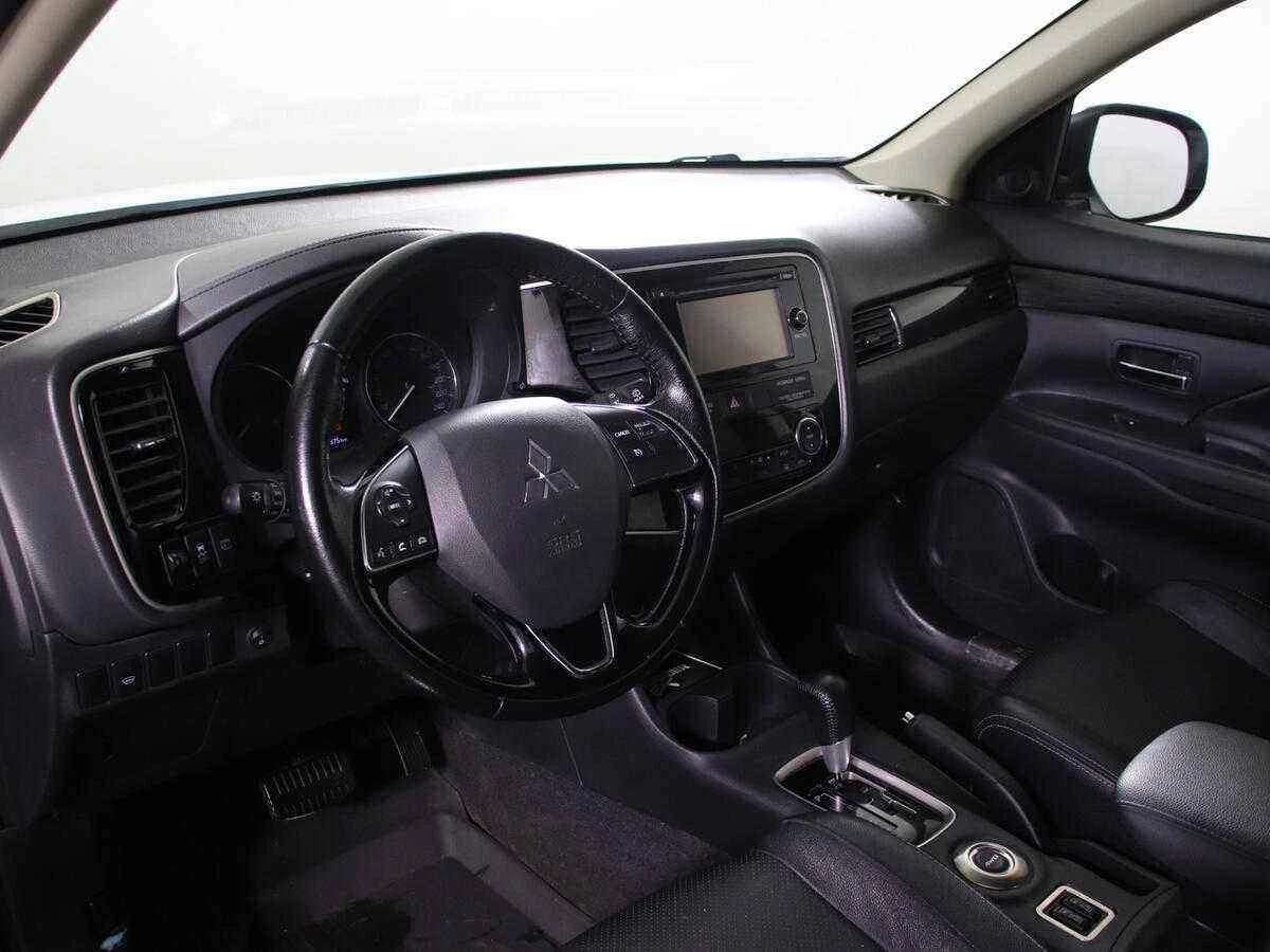 Mitsubishi Outlander, Белый, 2017, Автоматическая, 167 л.с., цена от 1 289 000 руб.