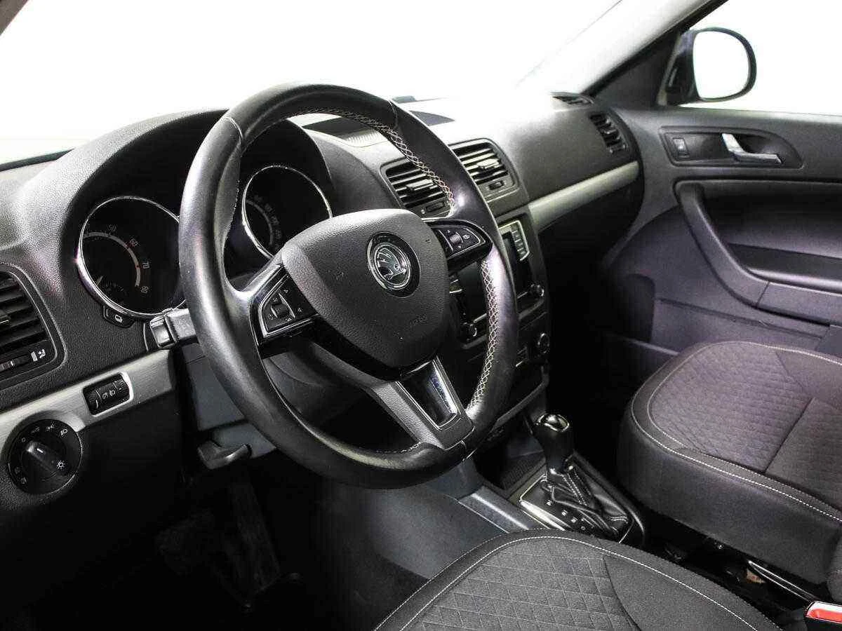 Skoda Yeti, Коричневый, 2017, Робот, 125 л.с., цена от 920 000 руб.