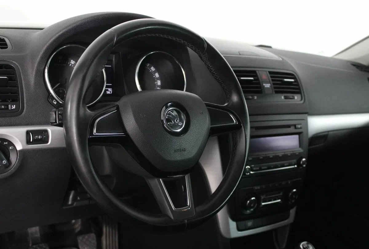 Skoda Yeti, Белый, 2014, Механическая, 110 л.с., цена от 516 000 руб.