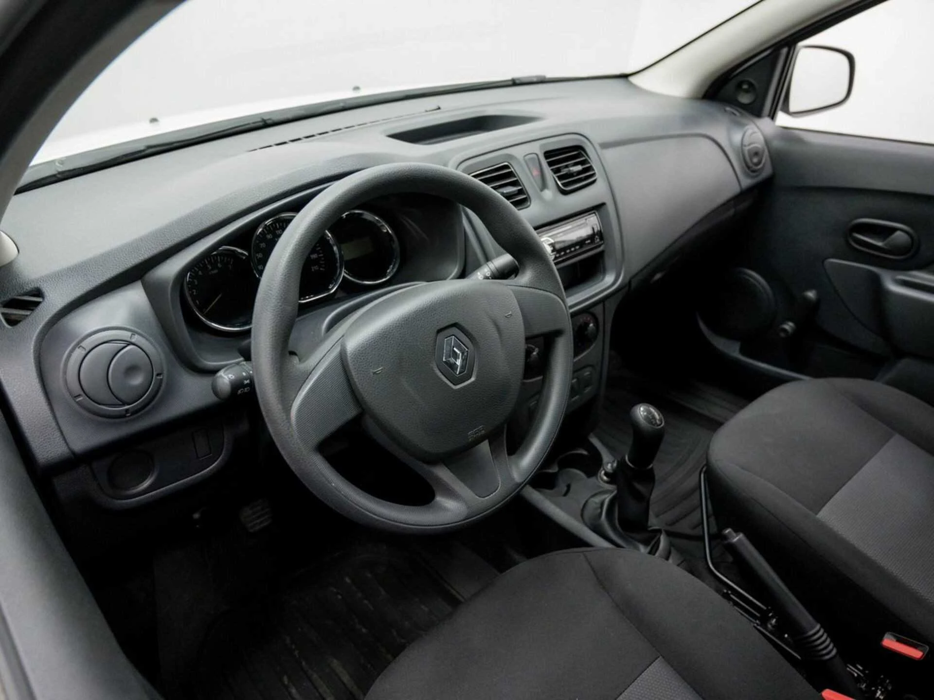 RENAULT LOGAN, Белый, 2017, Механическая, 82 л.с., цена от 600 000 руб.