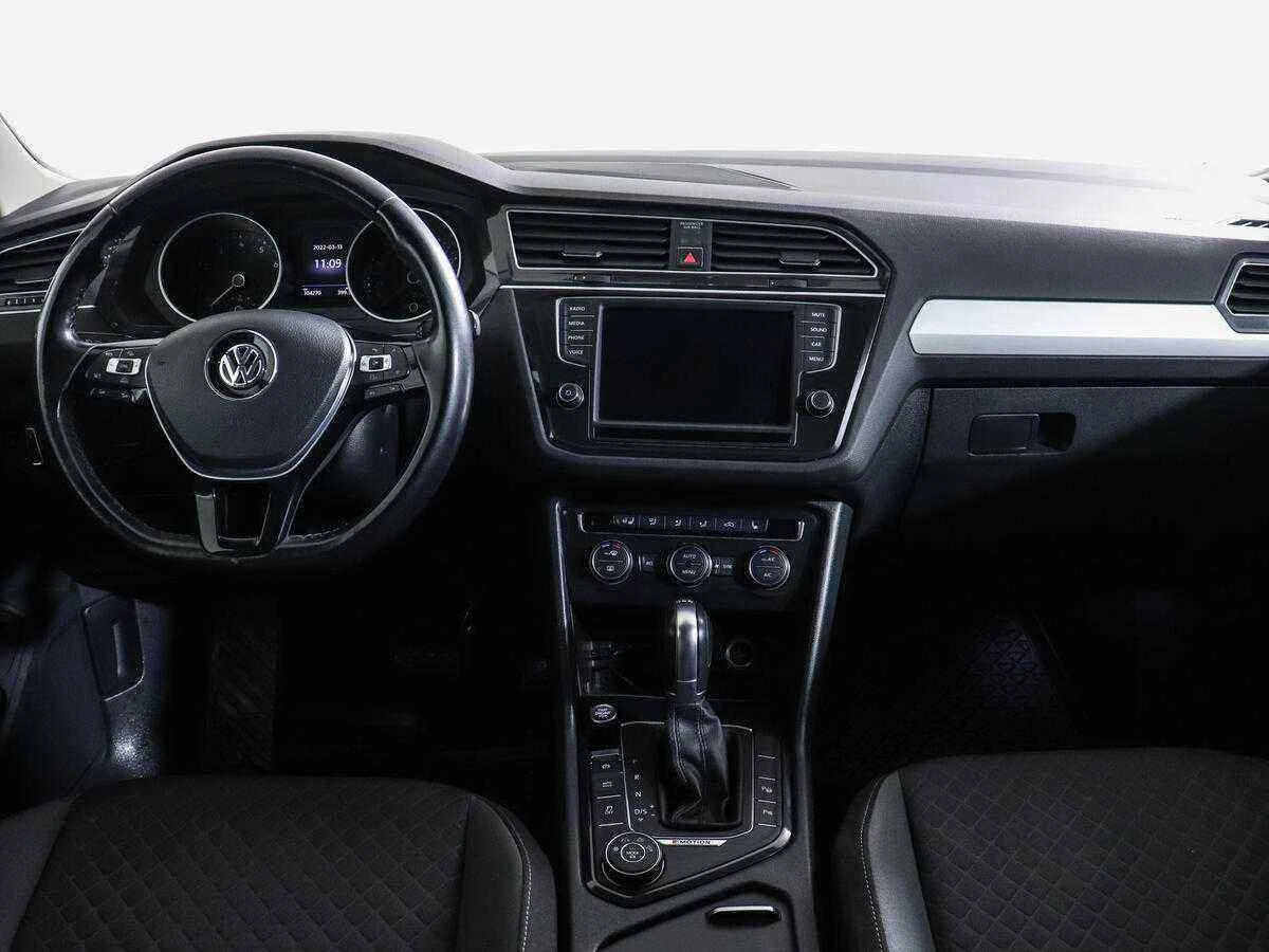 Volkswagen Tiguan, Черный, 2017, Робот, 190 л.с., цена от 2 080 000 руб.
