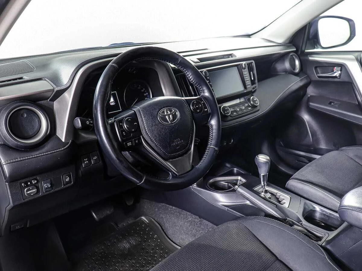 TOYOTA RAV4, Белый, 2017, Автоматическая, 180 л.с., цена от 2 182 400 руб.