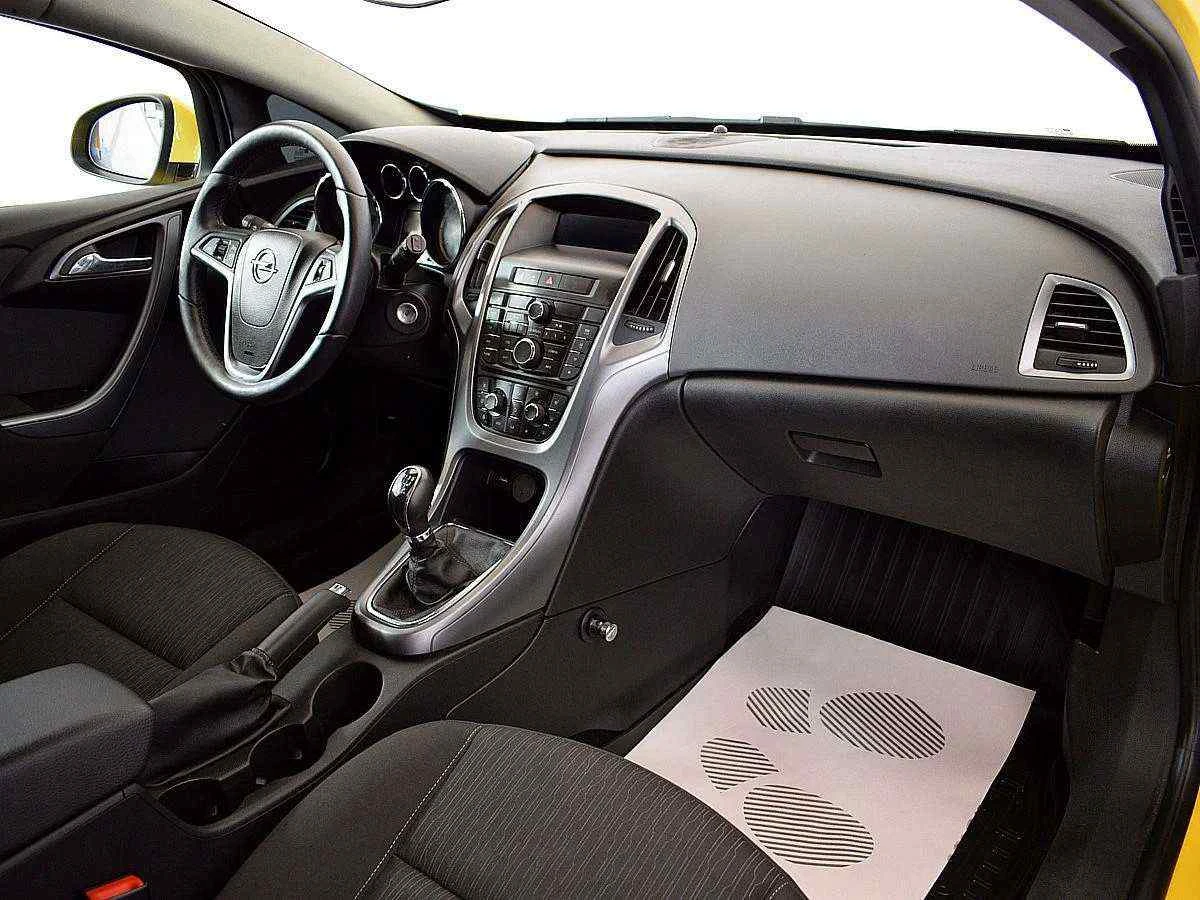 Opel Astra, Желтый, 2014, Механическая, 140 л.с., цена от 452 000 руб.