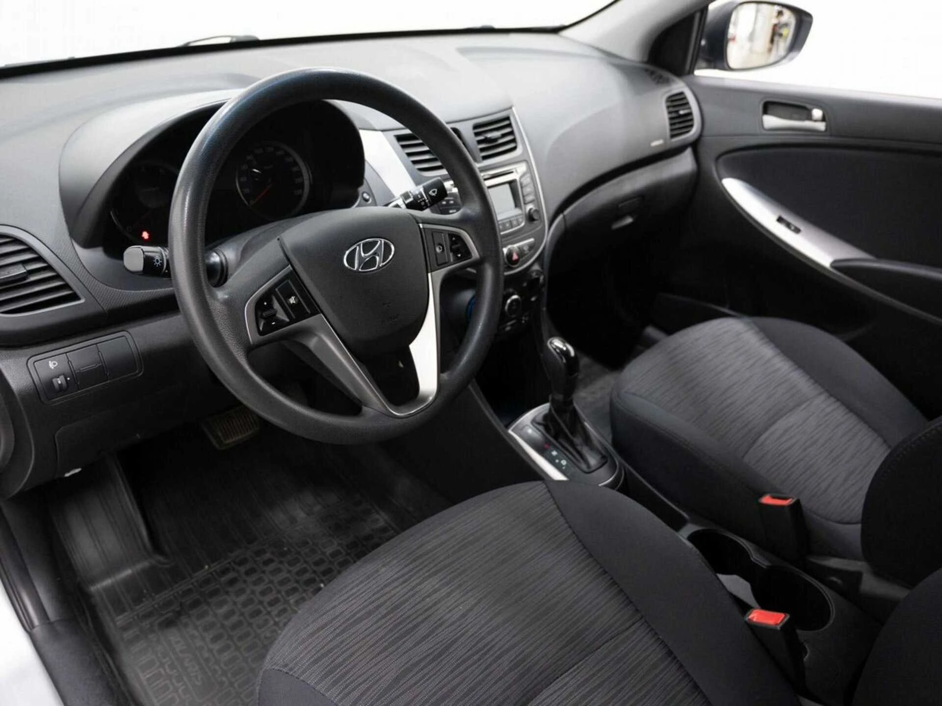 HYUNDAI SOLARIS, Серебряный, 2015, Автоматическая, 123 л.с., цена от 632 000 руб.