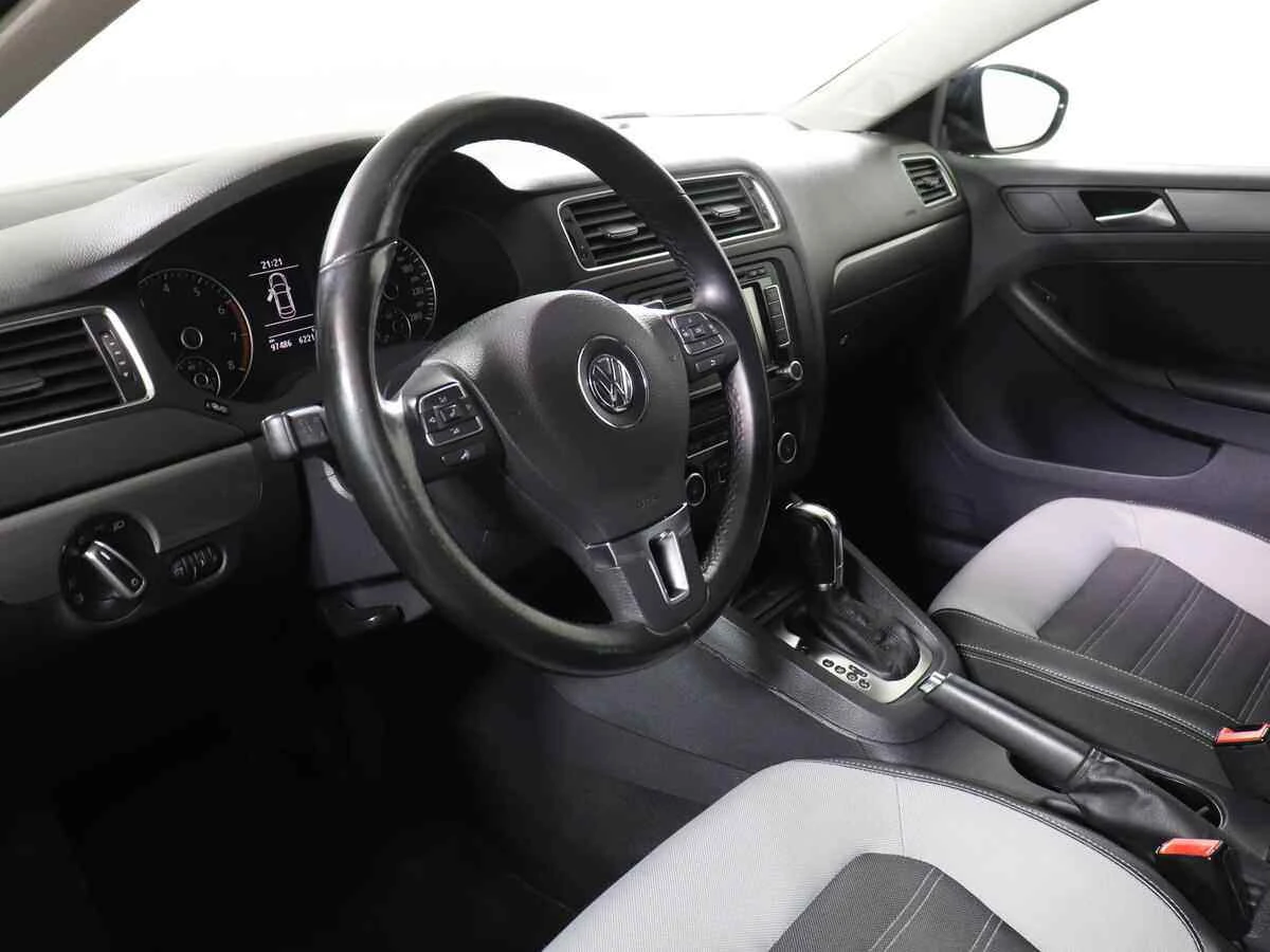 Volkswagen Jetta, Черный, 2012, Робот, 122 л.с., цена от 540 000 руб.