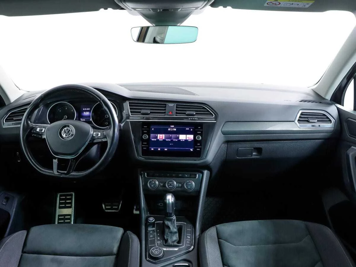 VOLKSWAGEN TIGUAN, Коричневый, 2020, Робот, 150 л.с., цена от 1 664 000 руб.