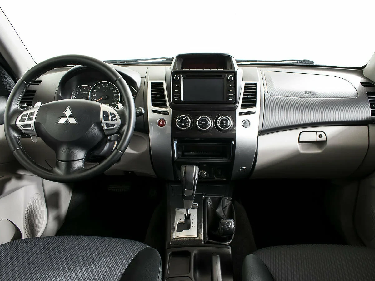 Mitsubishi Pajero Sport, Серый, 2014, Автоматическая, 178 л.с., цена от 1 399 000 руб.