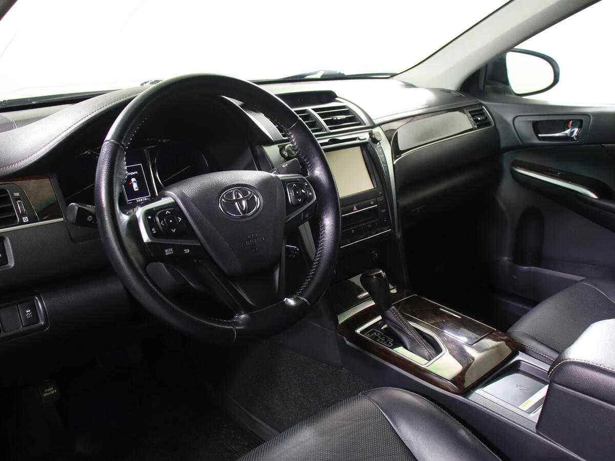 Toyota Camry, Белый, 2018, Автоматическая, 150 л.с., цена от 1 517 000 руб.