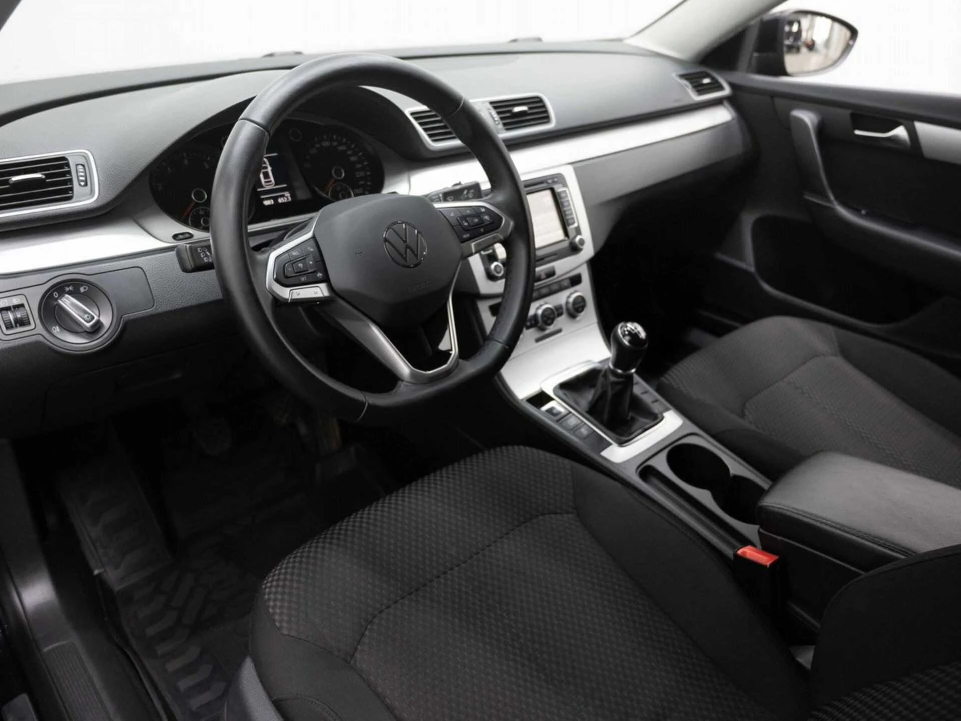 VOLKSWAGEN PASSAT, Черный, 2012, Механическая, 122 л.с., цена от 640 000 руб.
