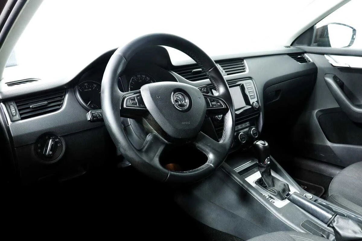 SKODA OCTAVIA, Коричневый, 2015, Робот, 180 л.с., цена от 835 200 руб.