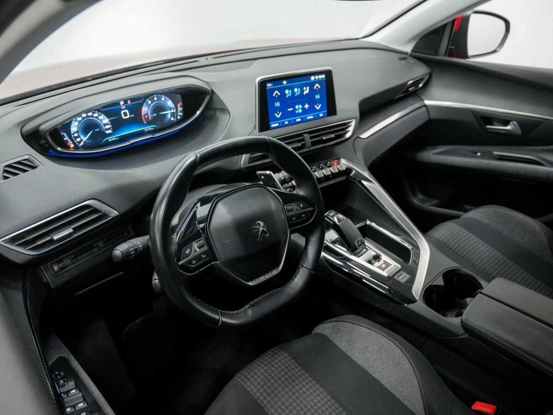 PEUGEOT 3008, Красный, 2017, Автоматическая, 130 л.с., цена от 1 200 000 руб.