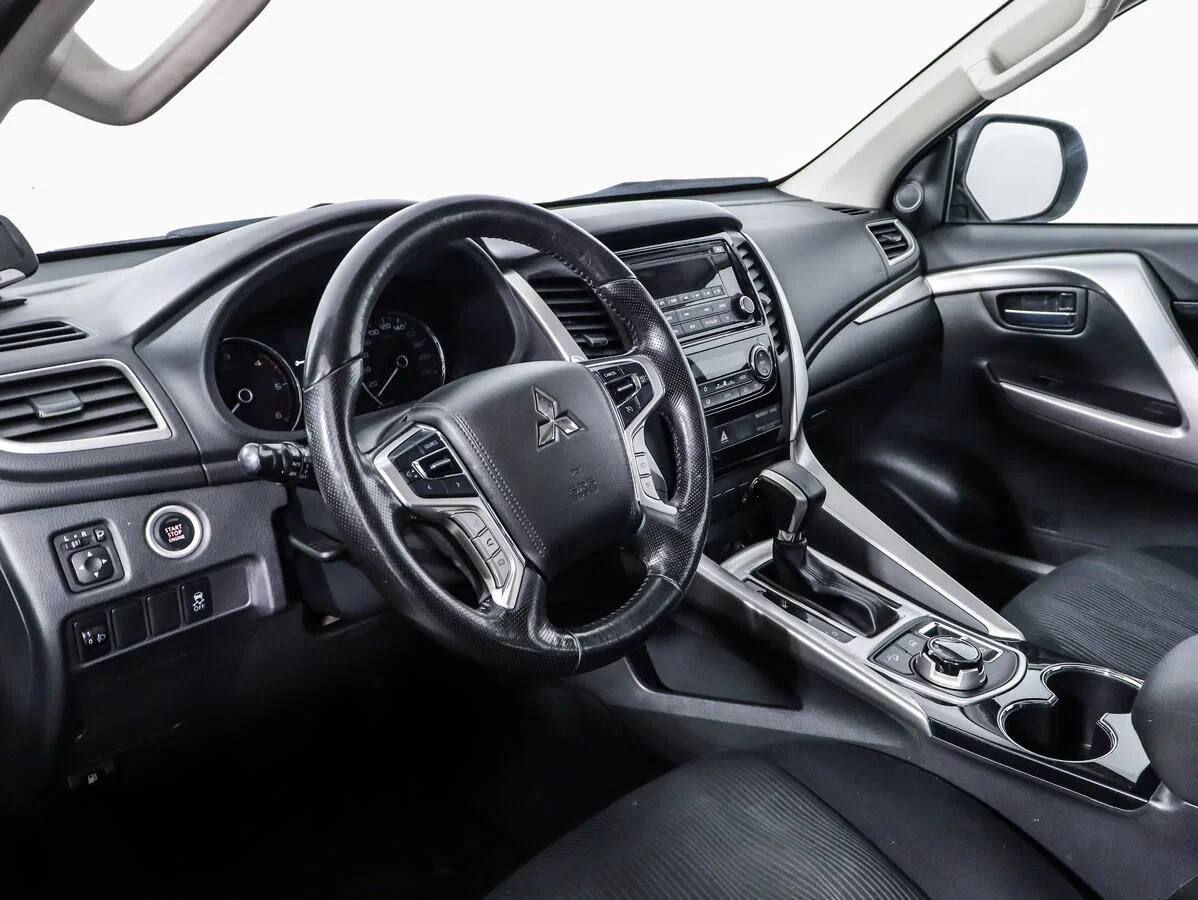 Mitsubishi Pajero Sport, Серебряный, 2017, Автоматическая, 181 л.с., цена от 2 049 900 руб.