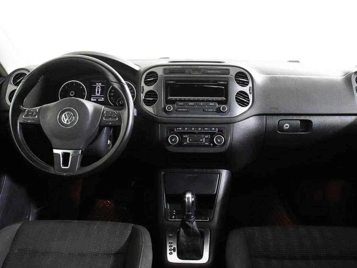 Volkswagen Tiguan, Серебряный, 2012, Автоматическая, 140 л.с., цена от 699 000 руб.