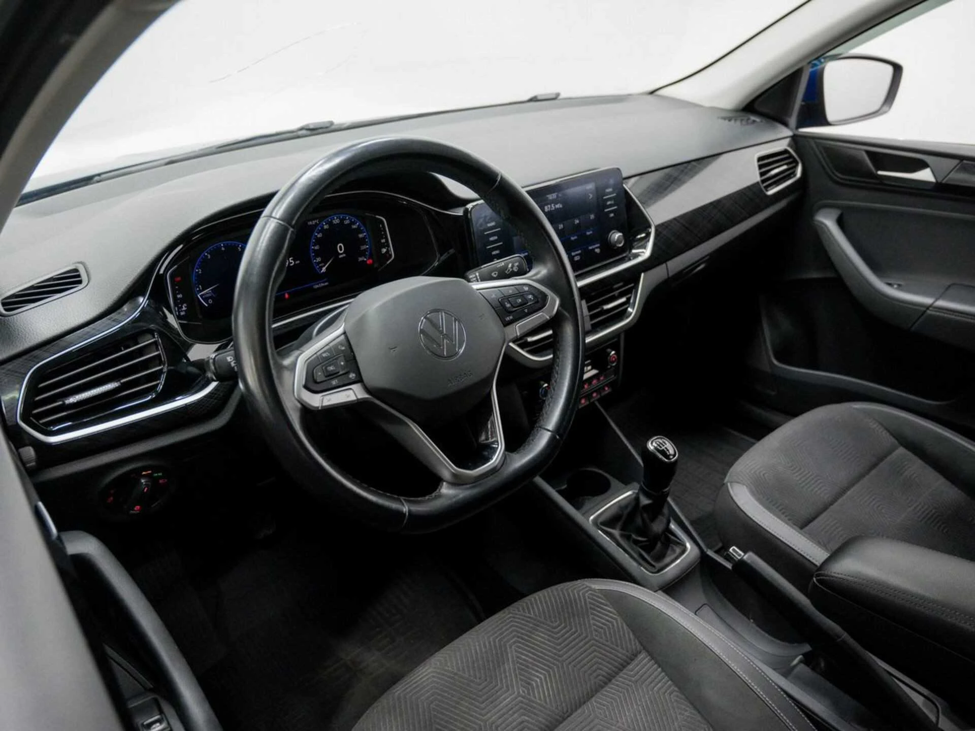 VOLKSWAGEN POLO, Синий, 2020, Механическая, 110 л.с., цена от 1 030 400 руб.