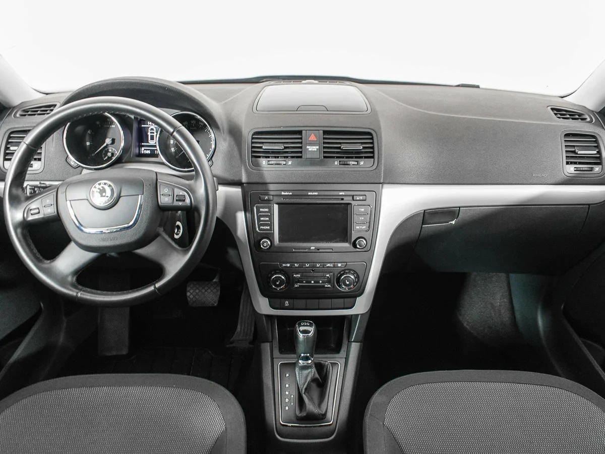 Skoda Yeti, Серебряный, 2013, Робот, 105 л.с., цена от 817 000 руб.