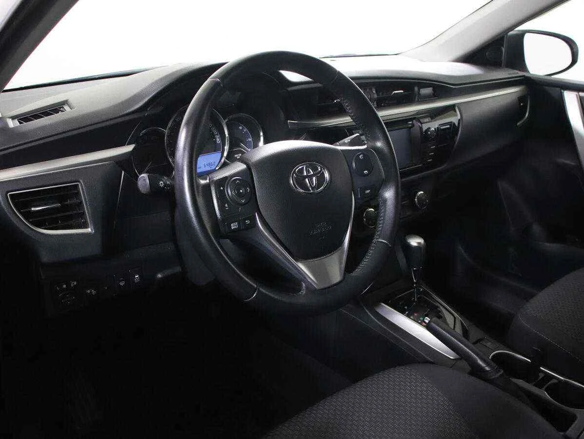 Toyota Corolla, Белый, 2015, Автоматическая, 122 л.с., цена от 967 000 руб.