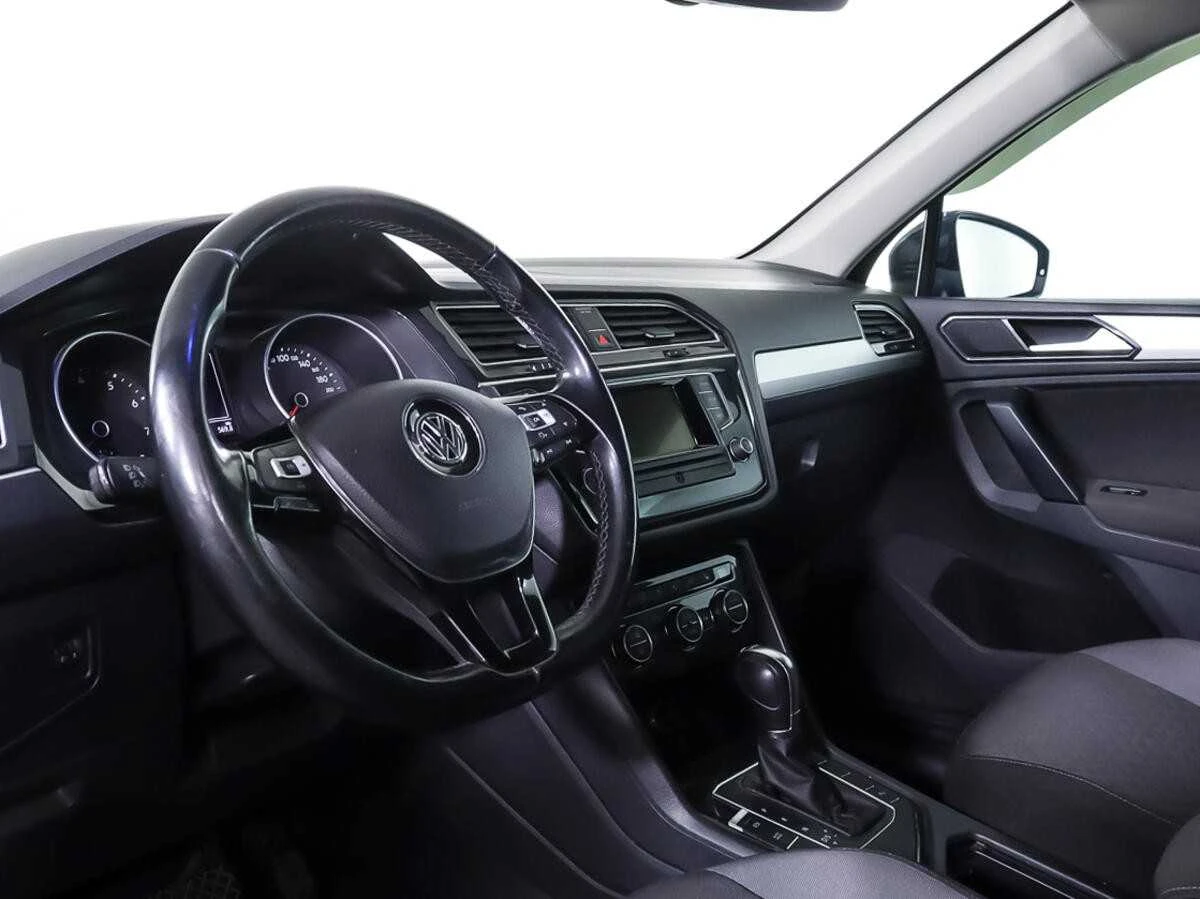 VOLKSWAGEN TIGUAN, Черный, 2017, Робот, 125 л.с., цена от 1 049 600 руб.
