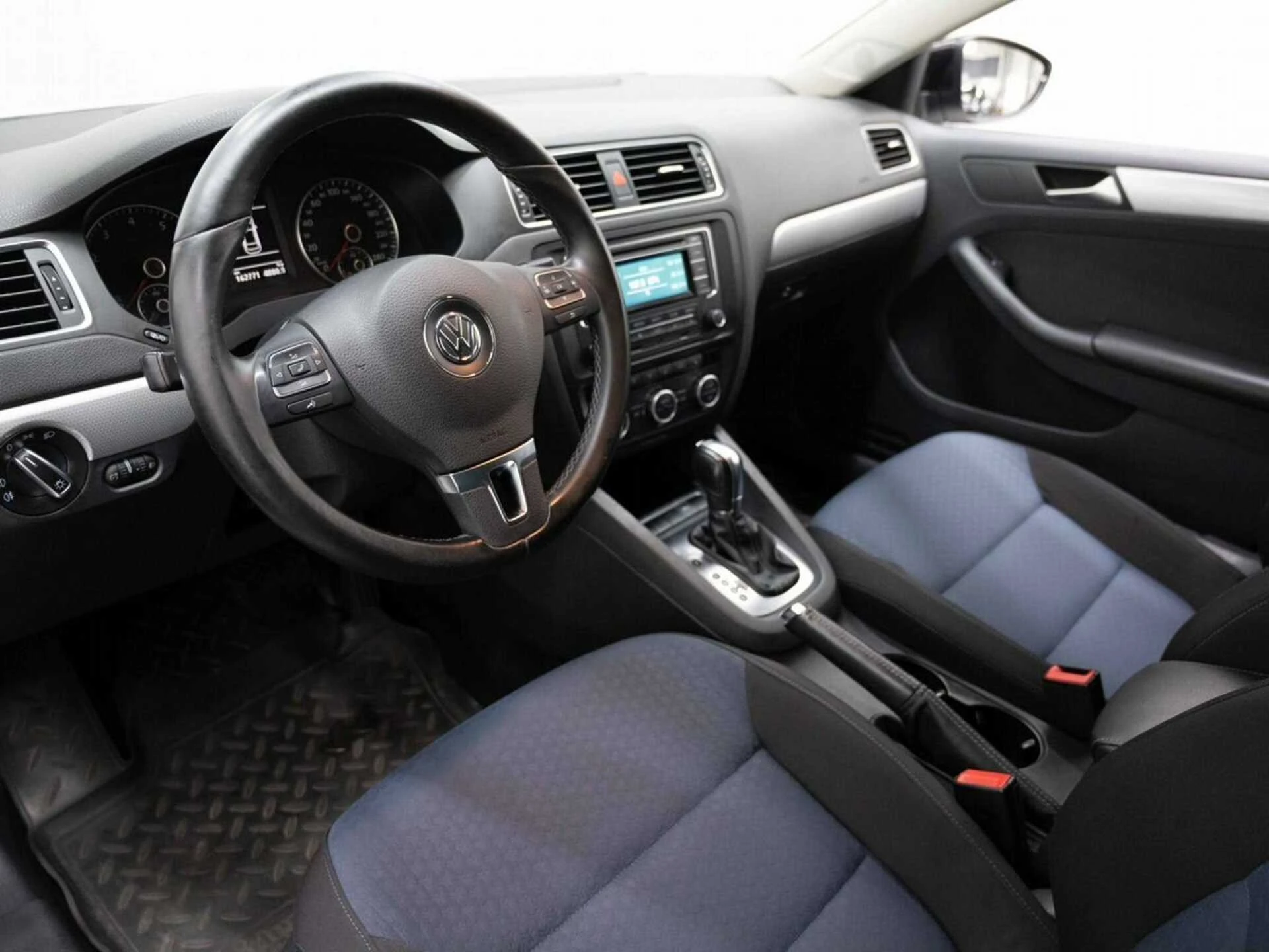 VOLKSWAGEN JETTA, Белый, 2013, Робот, 122 л.с., цена от 649 600 руб.