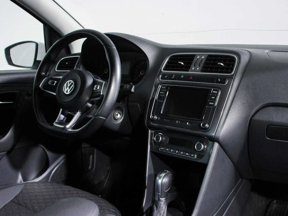 VOLKSWAGEN POLO, Белый, 2018, Робот, 125 л.с., цена от 816 000 руб.